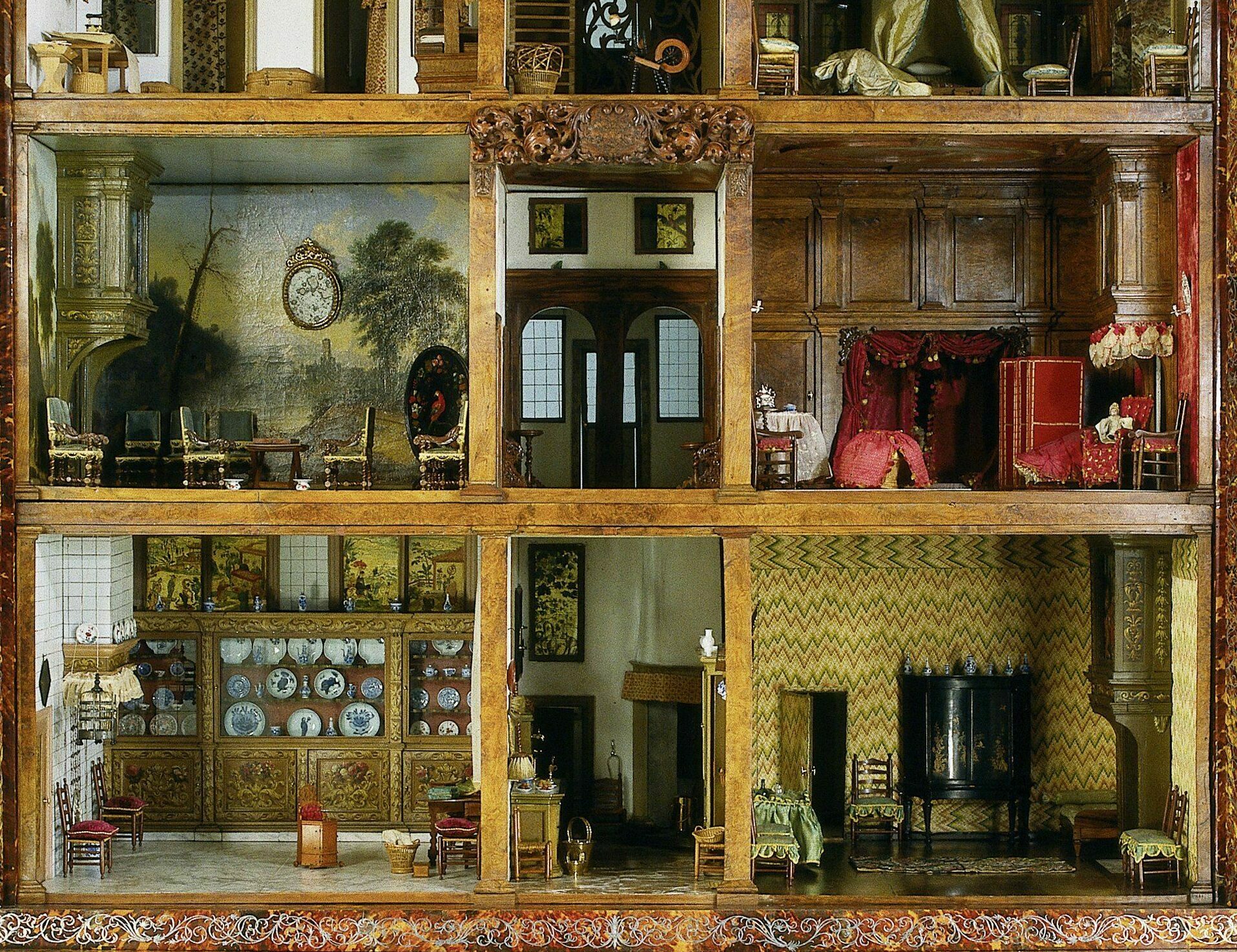 Size <i>Does</i> Matter: A History of Miniatures in Art